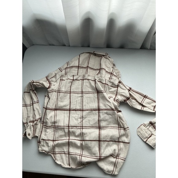 Universal Thread Tops - Universal Thread Women's Relaxed Fit Long Sleeve Button Up Shirt Top Size L